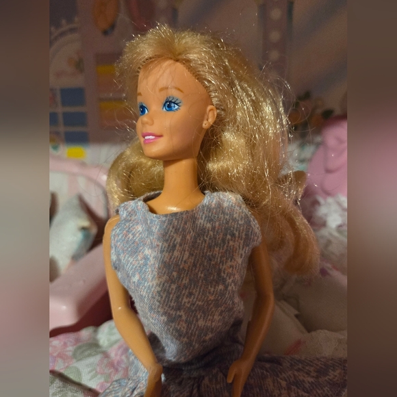 1985 Magic Moves Barbie - Picture 3 of 6